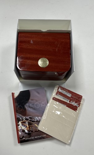 Lot 403 - Omega - An 18ct gold 'de Ville Prestige' wristwatch