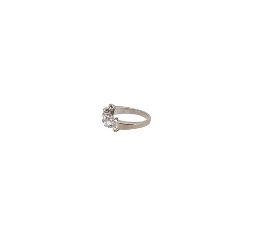 Lot 129 - A half hoop style diamond ring