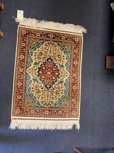 Lot 564 - 20th century silk Farahan rug, signed, 114 x 72cm