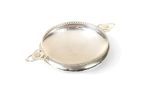 Lot 416 - A George V silver ‘Arts & Crafts’ style dish, mark of A.E. Jones