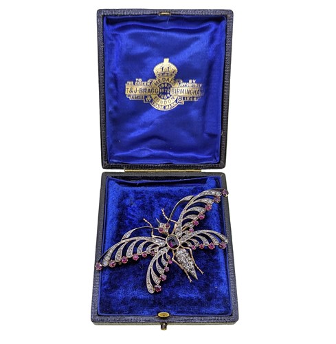 Lot 199 - A Victorian insect brooch