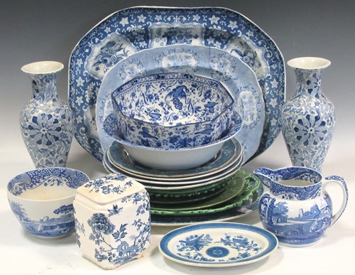 Lot 92 - A collection of blue and white pottery...