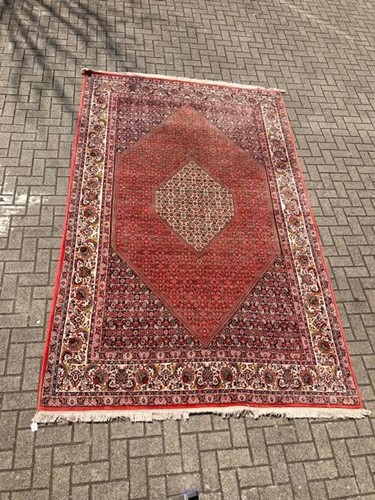 Lot 556 - A good quality Bidjar carpet, 334 x 203cm