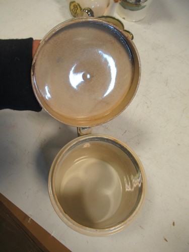 Lot 19 - Various ceramics to include a Regency back...