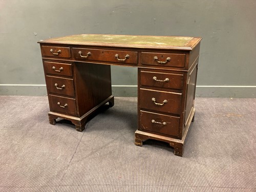 Lot 343 - An early 20th century pedestal desk 77 x 122 x...