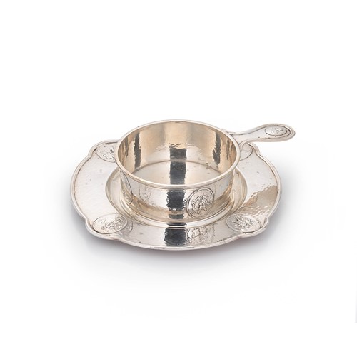 Lot 466 - An early 20th century American metalwares silver child's bowl and underplate