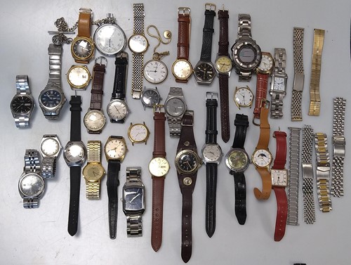 Lot 295 - An assortment of wrist and pocket watches