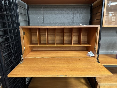 Lot 279 - A mid-century Ladderax modular shelving system