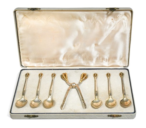 Lot 110 - W&S Sorrensen, a cased set of 6 parcel gilt teaspoons and tongs