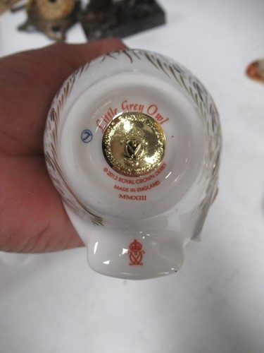 Lot 19 - Six Royal Crown Derby porcelain imari pattern...