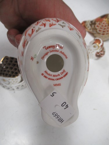 Lot 19 - Six Royal Crown Derby porcelain imari pattern...