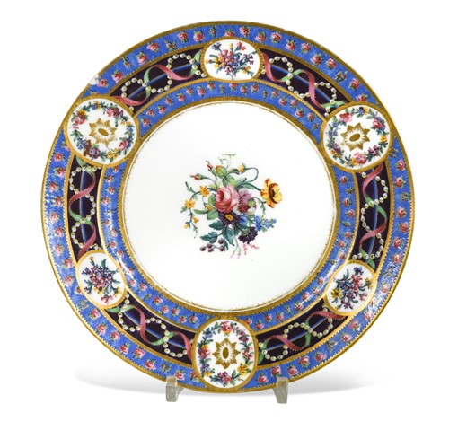 Lot 627 - A Sèvres cabinet plate, dated 1790