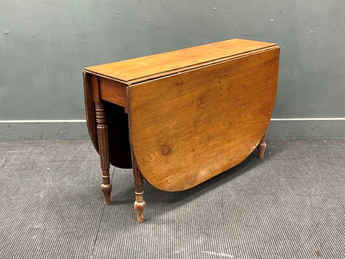Lot 900 - George IV mahogany drop leaf table, 73 x 115 x...