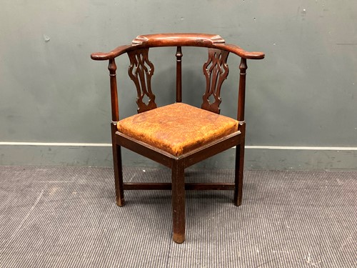 Lot 466 - George III mahogany corner chair, 80 x 120 x 64cm