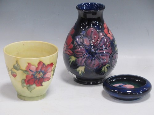 Lot 43 - A Moorcroft vase 19cm high, ash tray 11.5cm...