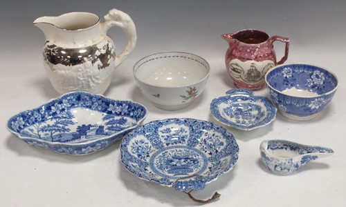 Lot 51 - A group of various ceramics to include a...