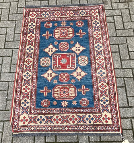 Lot 372 - A Kazak rug, 157 x 106cm