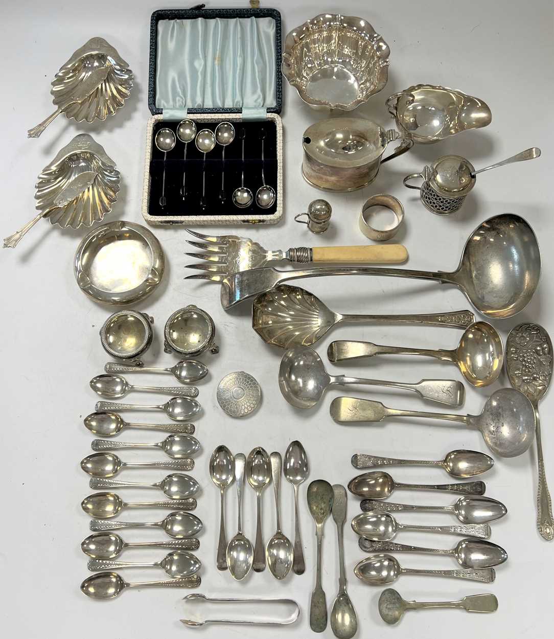 Lot 160 - A collection of silverware including