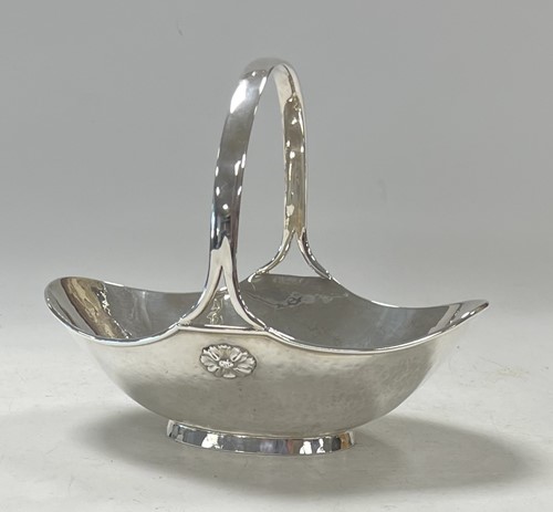 Lot 430A - A George V silver ‘Arts & Crafts’ style bon bon dish, mark of A.E. Jones
