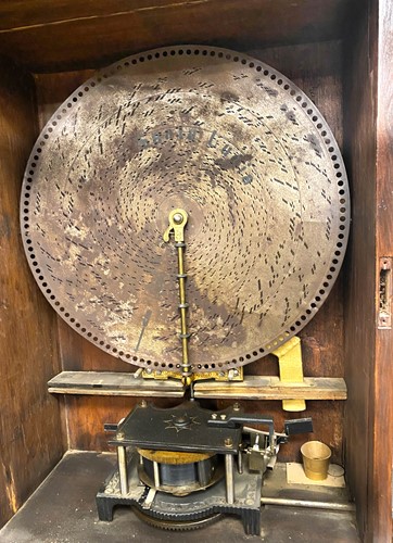 Lot 653 - A Victorian Polyphon floor-standing upright disc musical box