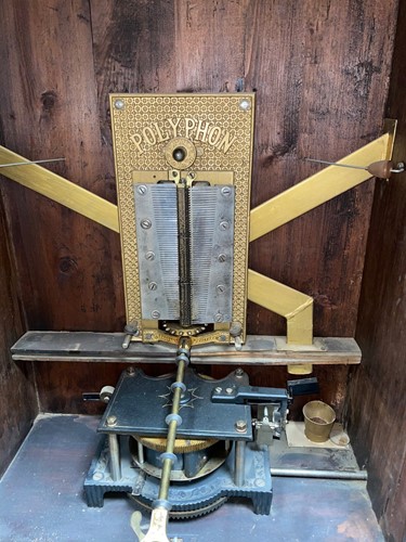 Lot 653 - A Victorian Polyphon floor-standing upright disc musical box