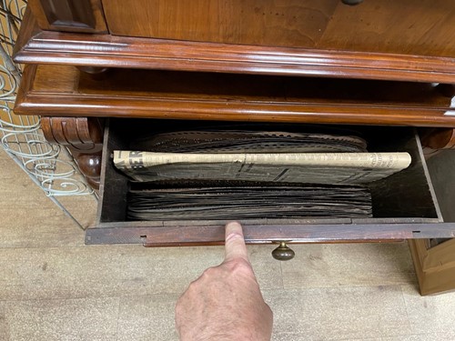 Lot 653 - A Victorian Polyphon floor-standing upright disc musical box