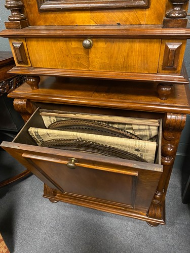 Lot 653 - A Victorian Polyphon floor-standing upright disc musical box