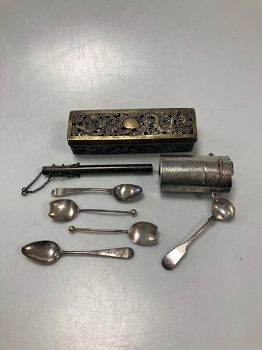 Lot 203 - A small collection of silverware including...