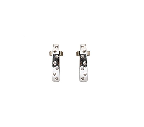 Lot 183 - A pair of 18ct white gold diamond earrings