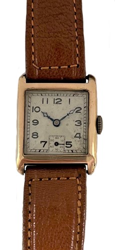 Lot 370 - Record Watch Company, La Chaux-de-Fonds - A 9ct gold wristwatch
