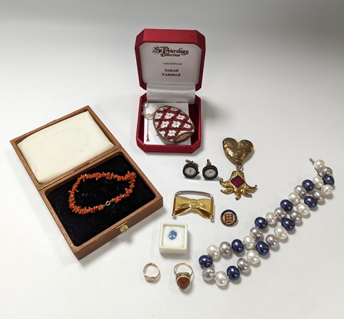 Lot 191 - A loose oval faceted topaz, together with a...