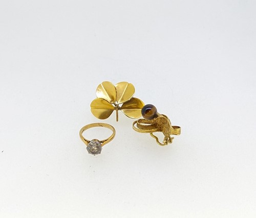 Lot 186 - A hallmarked 18ct gold white stone ring, a...