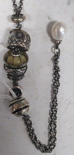 Lot 196 - A Troll bead Owl pendant necklace