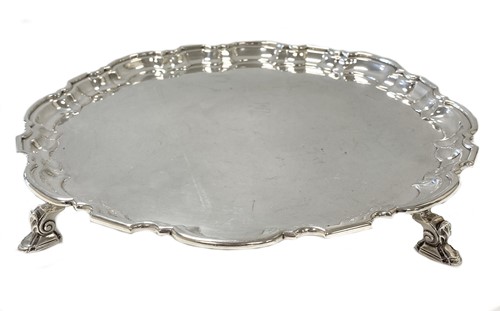 Lot 552 - A George V silver salver