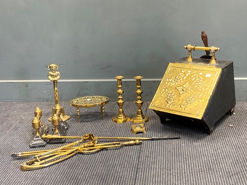 Lot 440 - Various brass and copper fireplace equipment