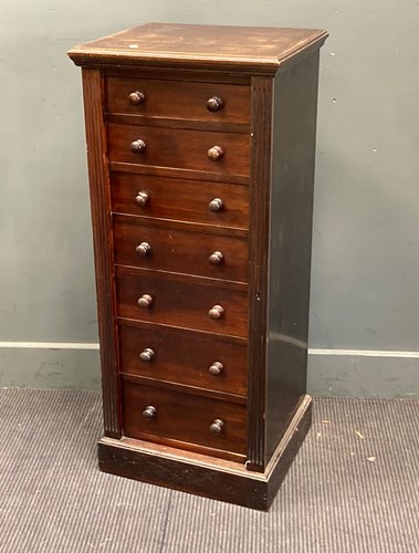 Lot 351 - A late Victorian Wellington chest 106 x 46 x 40cm
