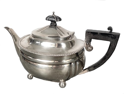 Lot 558 - A George V silver bachelor's teapot