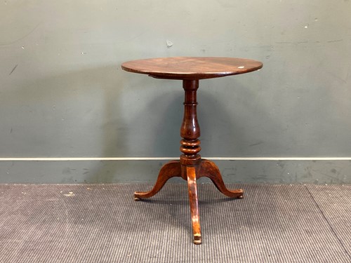 Lot 411 - An elm tripod table, 19th century, 71 x 61cm
