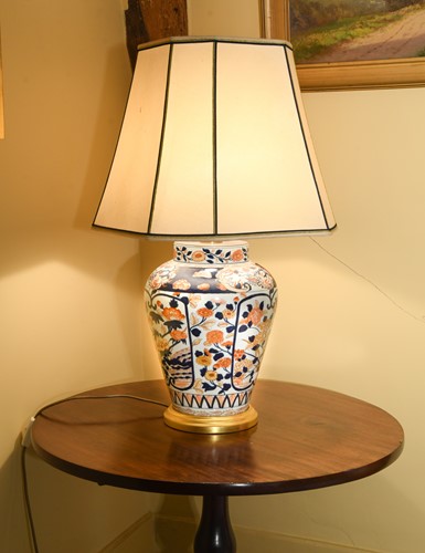 Lot 419 - An Imari style lamp, 20th century