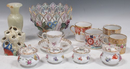 Lot 22 - Various small porcelain cups, coffee cans,...