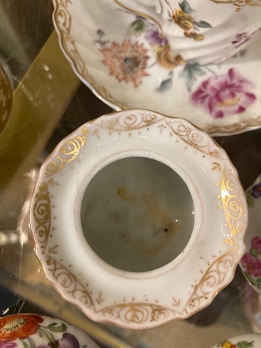 Lot 22 - Various small porcelain cups, coffee cans,...