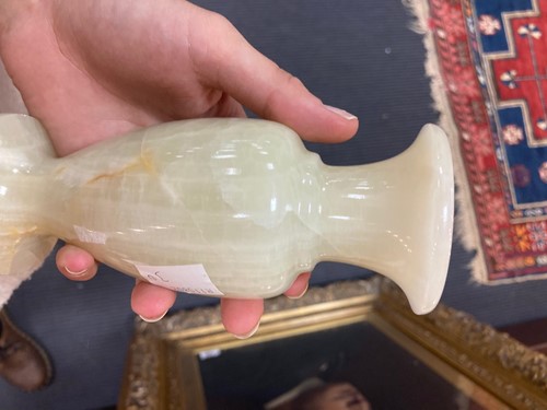 Lot 22 - Various small porcelain cups, coffee cans,...