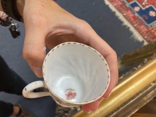 Lot 22 - Various small porcelain cups, coffee cans,...