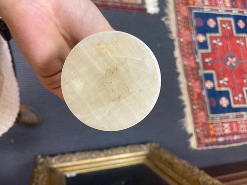Lot 22 - Various small porcelain cups, coffee cans,...