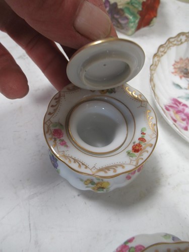 Lot 22 - Various small porcelain cups, coffee cans,...