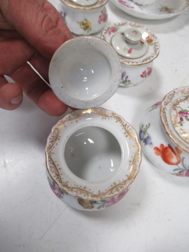 Lot 22 - Various small porcelain cups, coffee cans,...