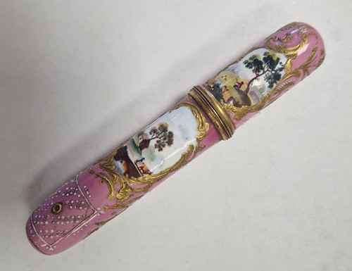 Lot 576 - A Staffordshire enamel bodkin case, circa 1760