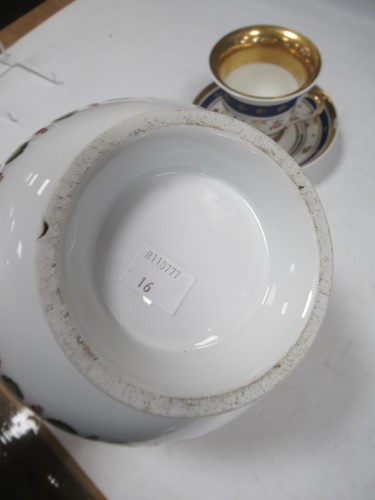 Lot 3 - A pair of Paris porcelain large cups and...