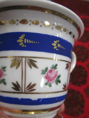 Lot 3 - A pair of Paris porcelain large cups and...