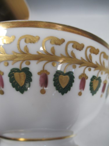 Lot 3 - A pair of Paris porcelain large cups and...